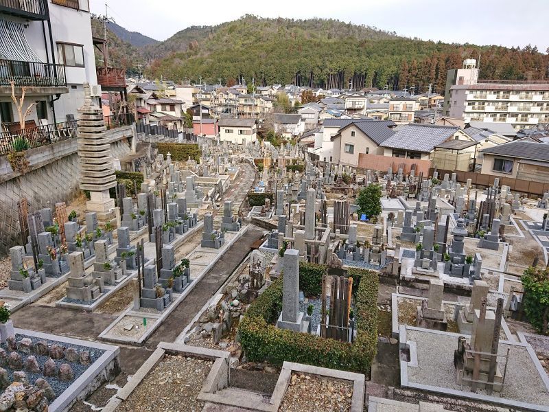 鳴滝共同墓地