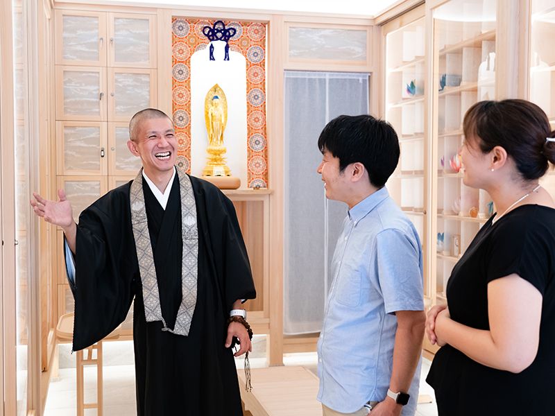 2団体の認定NPO法人理事、地域祭の主催者、PTAを兼任している住職が対応いたします。