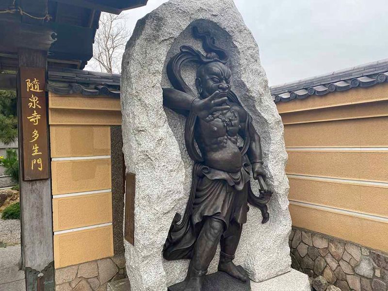 多生門に祀られている「仁王像」