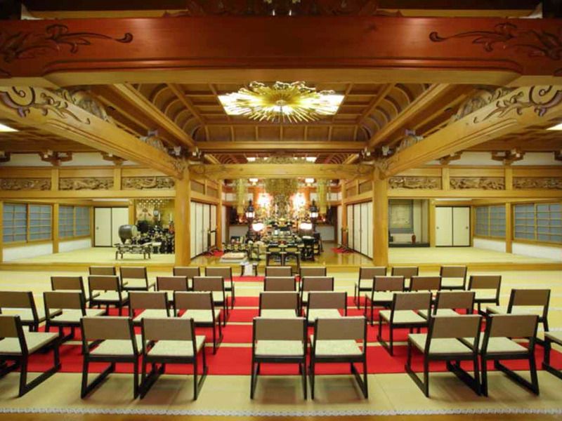 荘厳なご本堂