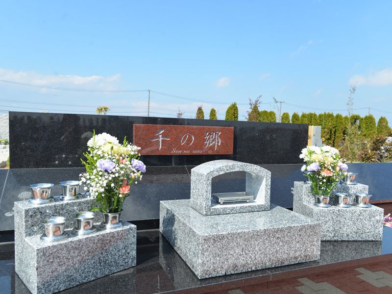 しらこばとメモリアルパーク 樹木墓 「千の郷」　樹木葬入口