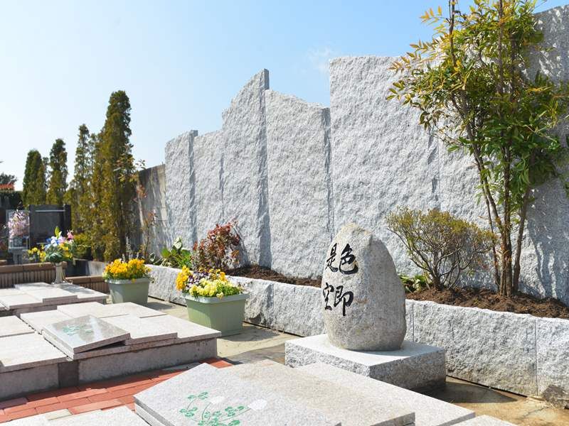 しらこばとメモリアルパーク 樹木墓 「千の郷」　温かみが溢れる「千の里」