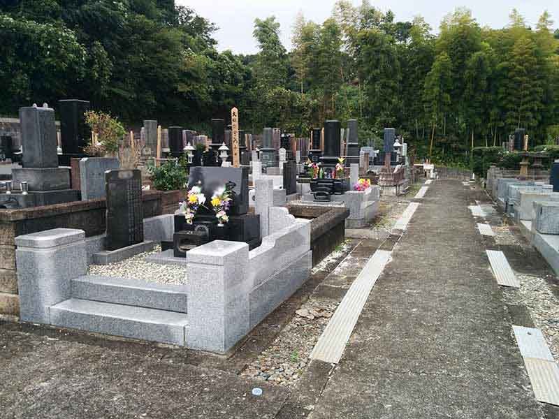 龍洞院　ゆっくりと参拝できる落ち着いた墓域