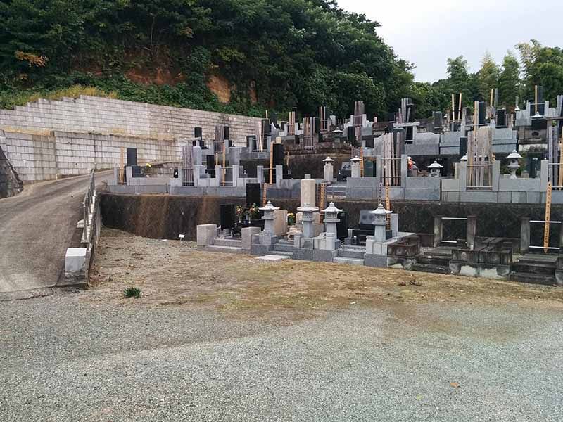 龍洞院　日当たり良好な墓苑