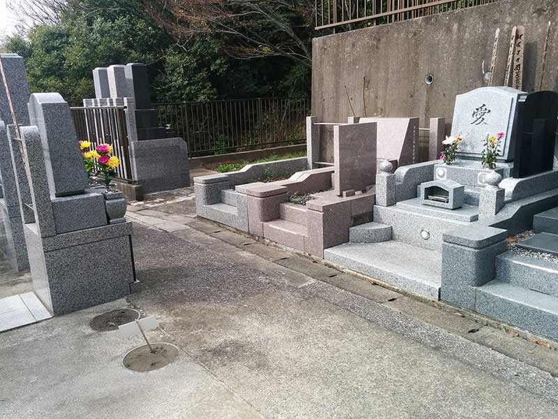 般若院　様々なデザインの洋型墓石