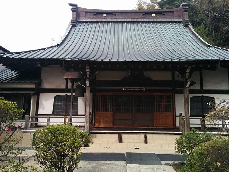 般若院　厳かな本堂