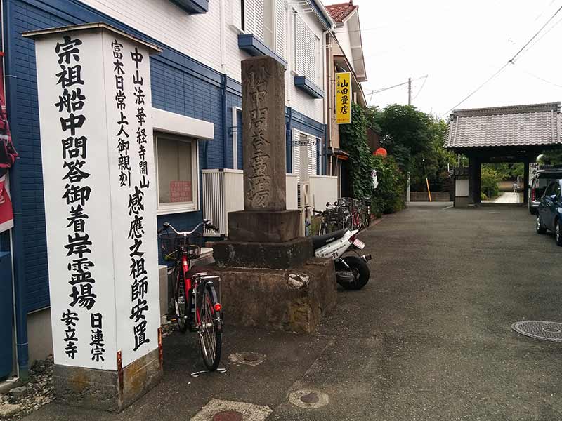 安立寺　山門までの道