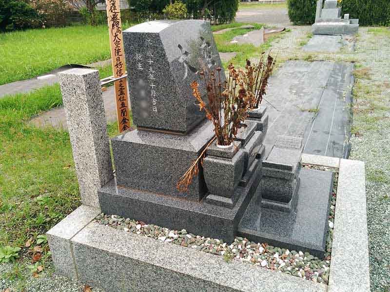 安立寺　美しい御影石