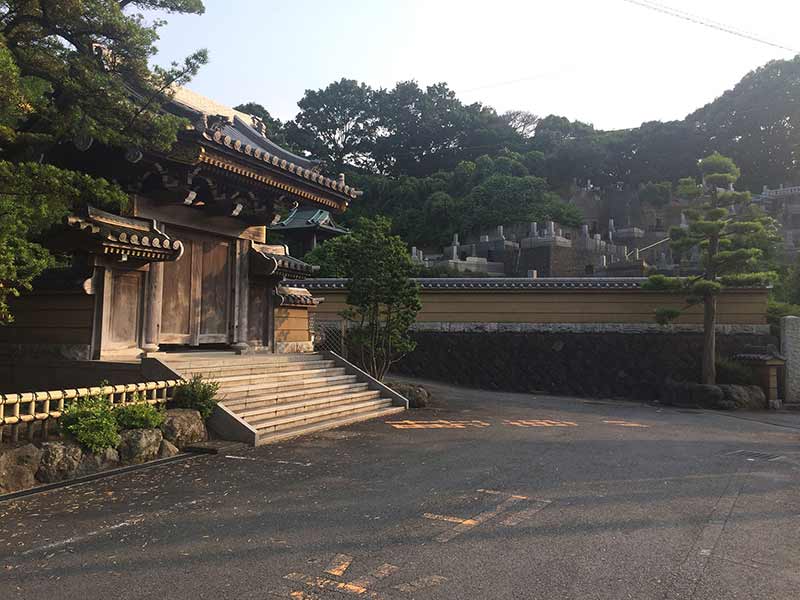 永勝寺　自然に囲まれた寺院墓地