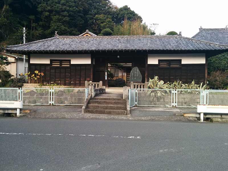 徳恩寺墓苑