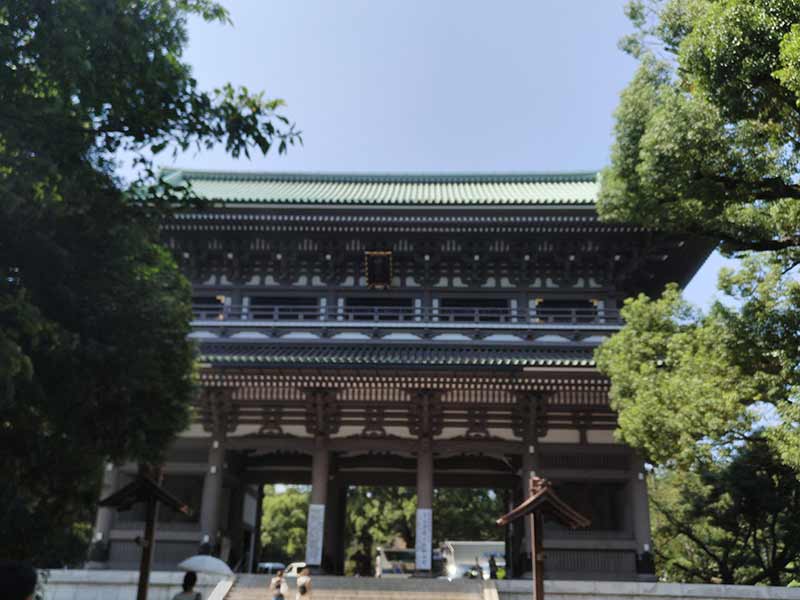 大本山 總持寺（総持寺）　聳え立つ山門