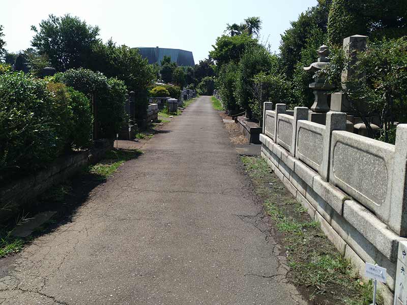 大本山 總持寺（総持寺）　舗装された参道