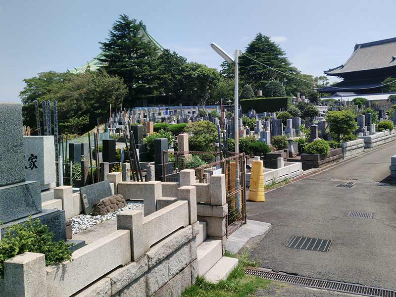 大本山 總持寺（総持寺）　様々な色の墓石