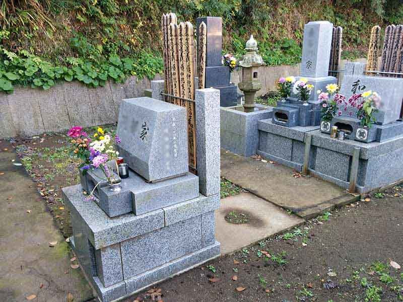 飯盛山仁王院 鎖大師青蓮寺　平坦でお参りしやすい墓域