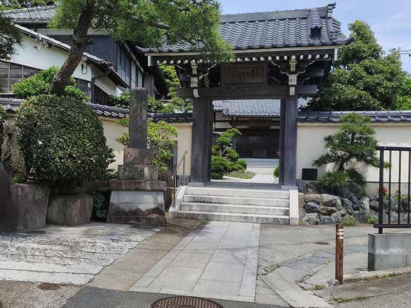 東漸寺　薬医門