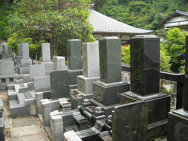 龍峰院　境内から近い墓域