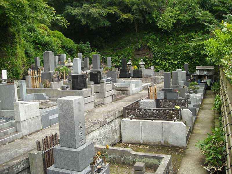 龍峰院　自然に囲まれた静かな墓域