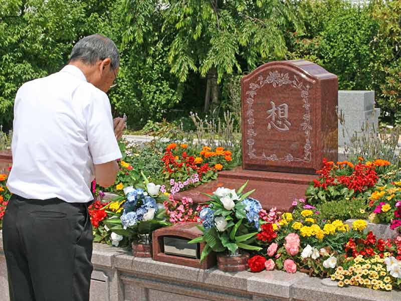 世田谷やすらぎ墓苑 花壇葬セレナージュ　たくさんの花と共に故人を偲ぶ