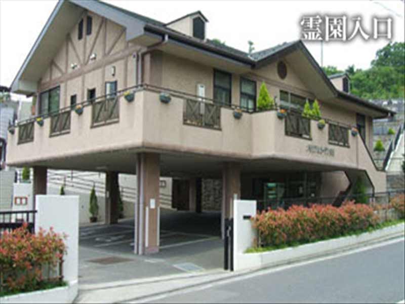 メモリアルガーデン多摩　霊園入口