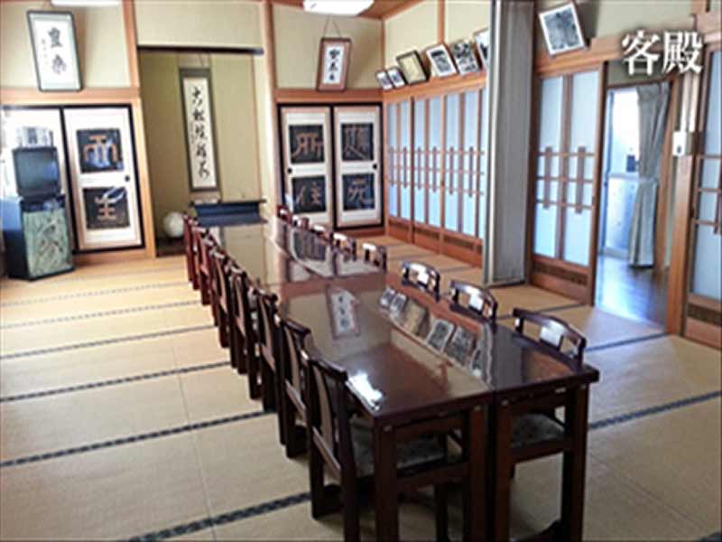 臨済宗建長寺派 龍雨山　椅子完備の客殿