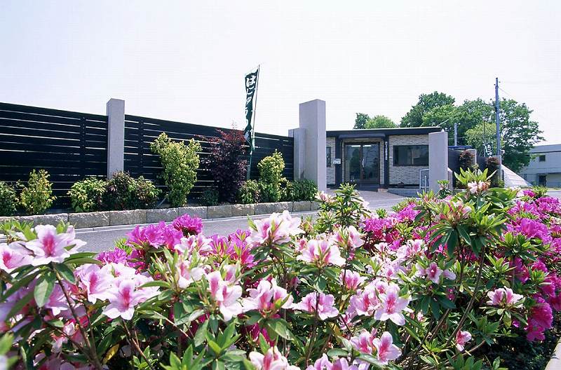 はにゅうの霊園　花と緑で明るい園内