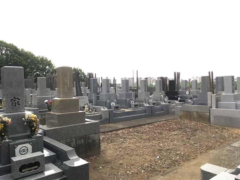 ゆぎ霊苑　高台にあり見晴らしの良い墓域