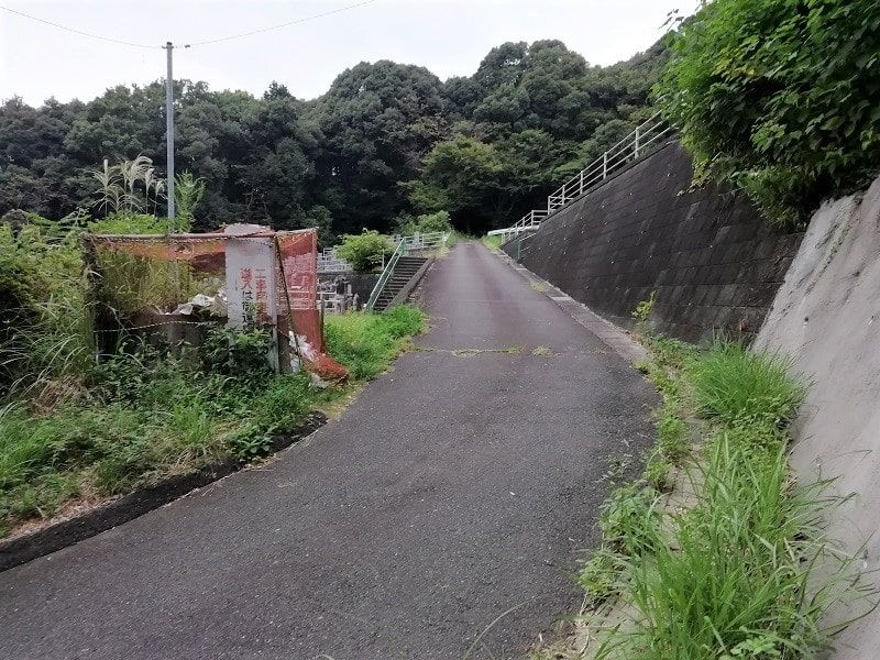 御油霊園の上段に続く道路