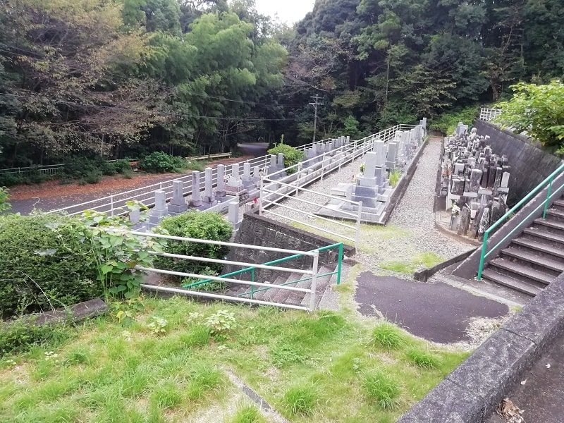 御油霊園の中段風景