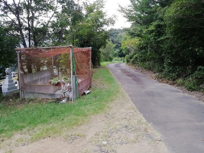 御油霊園の上にあるごみ捨て場