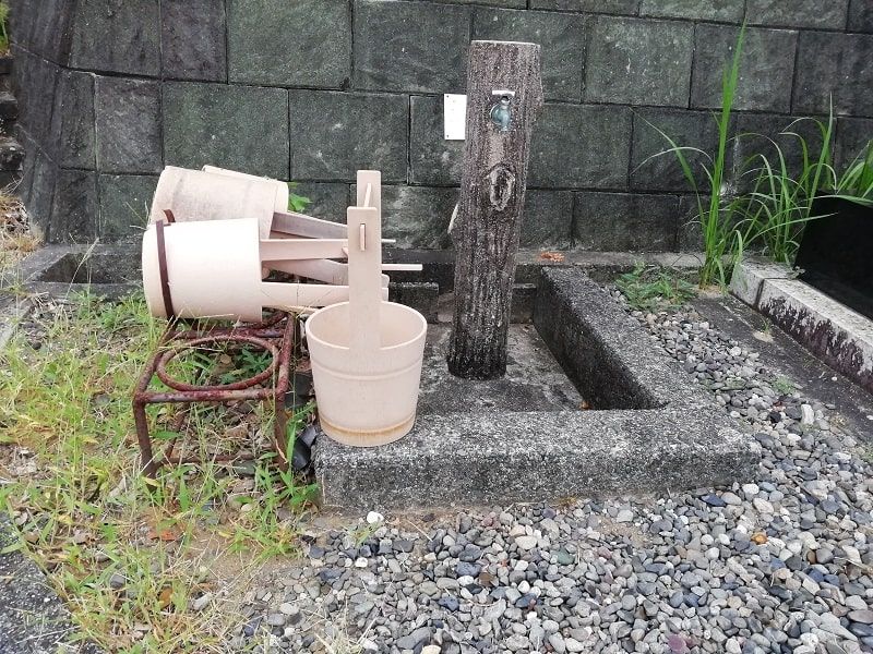 御油霊園の水桶と水場