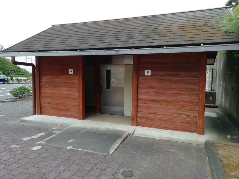 御油第二墓園の駐車場にあるトイレ