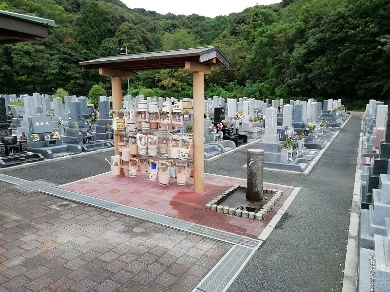 御油第二墓園の右手にある水場
