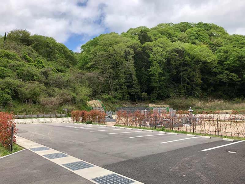 岡山市営 みつメモリアルパーク　駐車場に隣接した区画