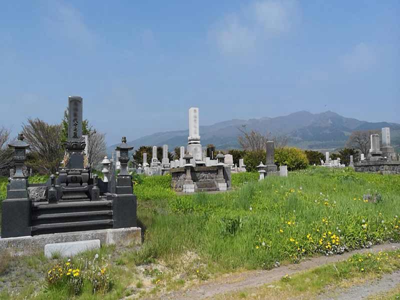 伊達市弄月墓地