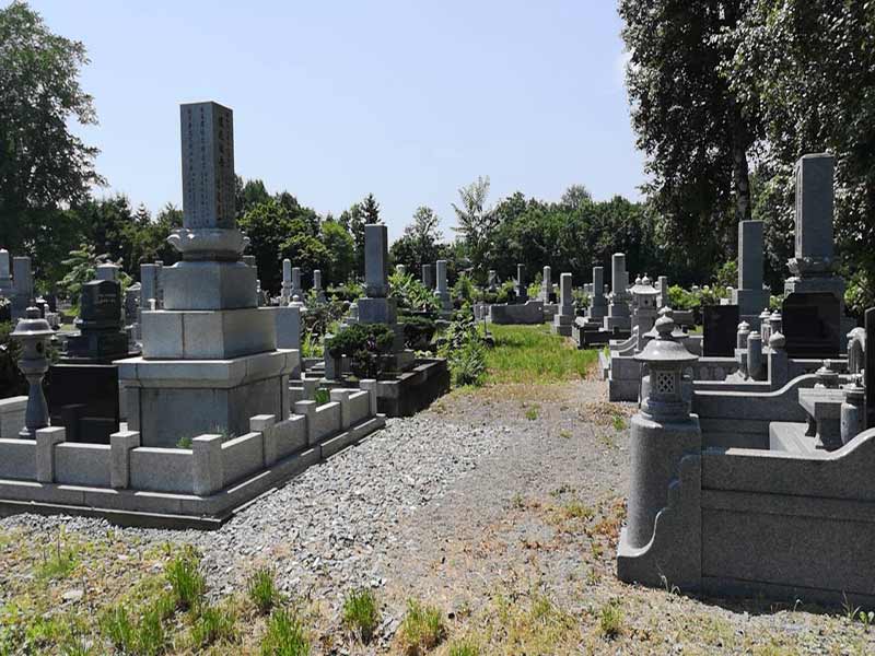 帯広市緑ケ丘墓地　ゆったりとした区画