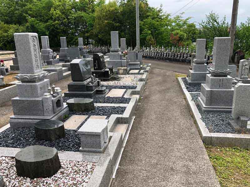 御誕生寺墓地 老梅の苑