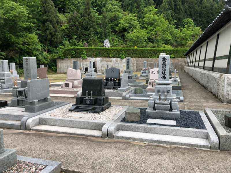 御誕生寺墓地 老梅の苑