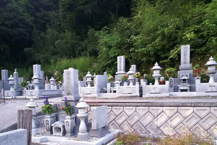 吉備中央町営 下加茂霊園　墓地の風景