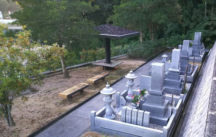 吉備中央町営 下加茂霊園　休憩所