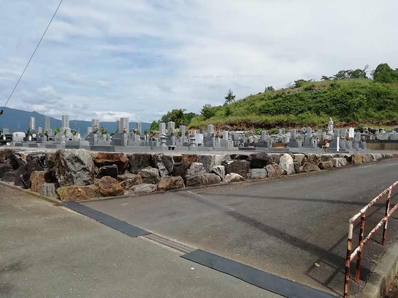 吉祥山緑地墓苑の墓石