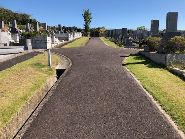 五色園墓地の園内通路