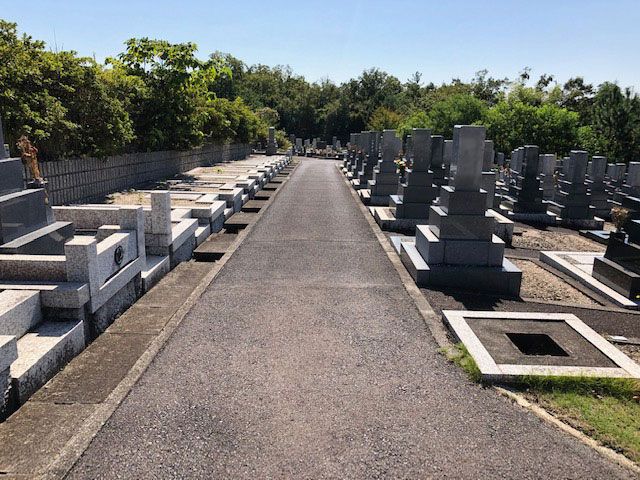 五色園墓地の園内通路