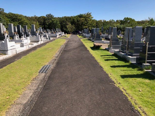 五色園墓地の園内通路