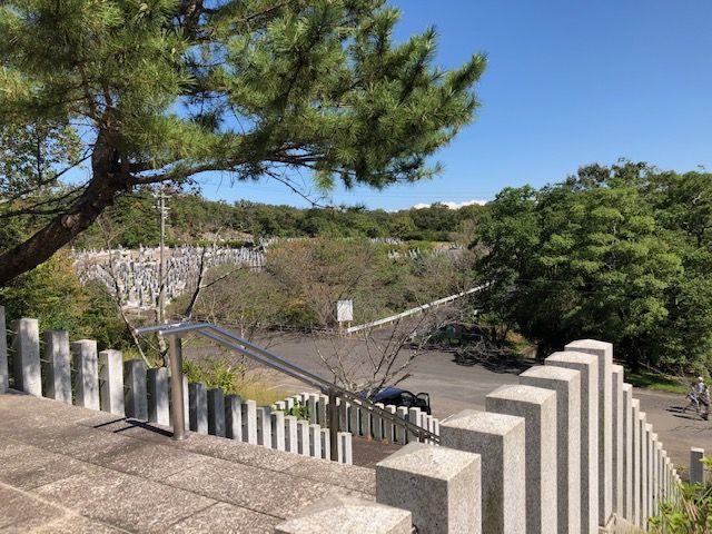 本堂から見た五色園墓地の様子