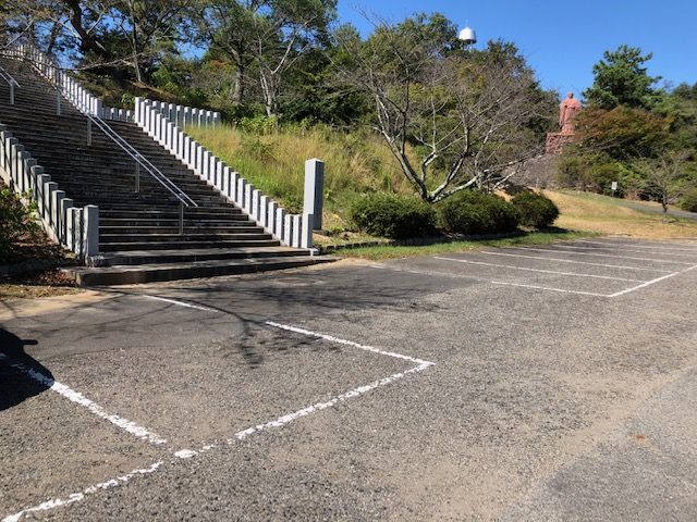 五色園墓地の駐車場