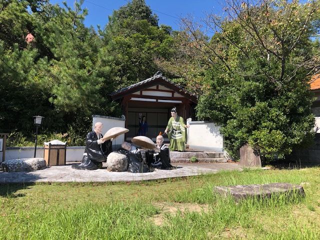 五色園墓地の園内にある塑像