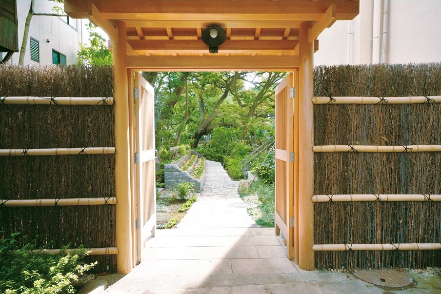 高輪墓苑の墓域の入り口