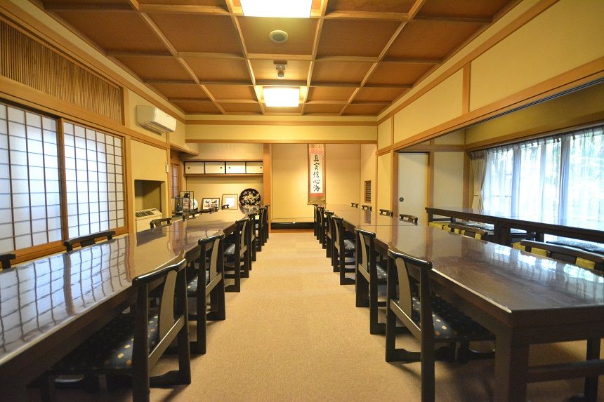 高輪墓苑の室内にある会食施設