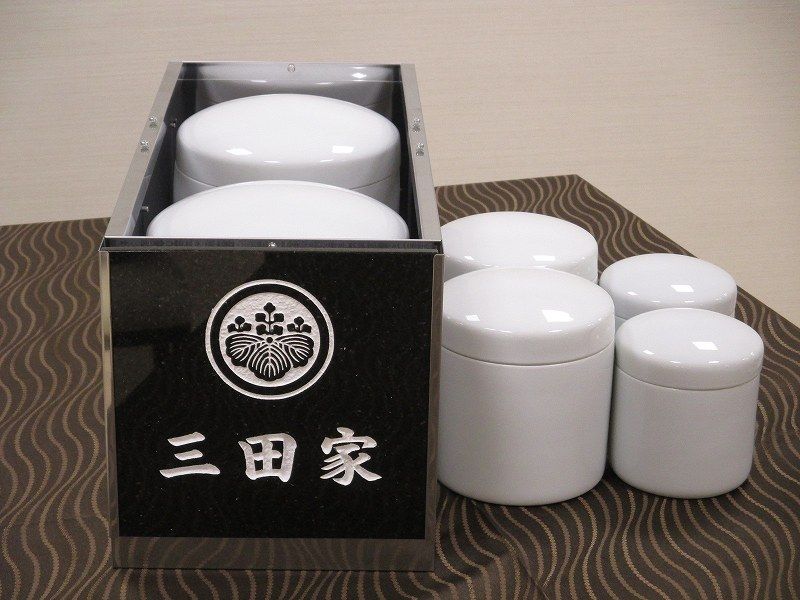 納骨用の骨壺イメージ