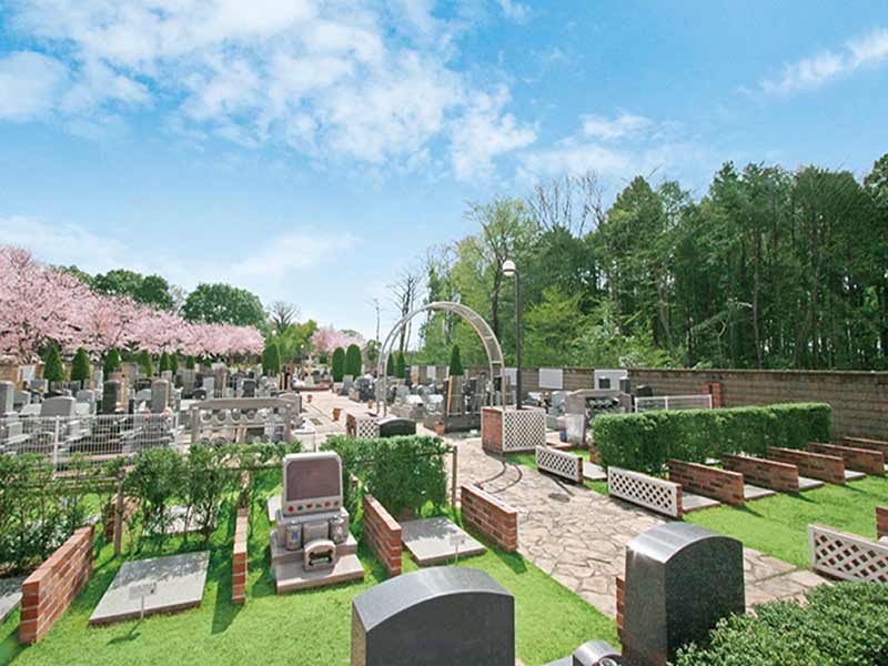 野田さくら霊園　手入れされている植栽